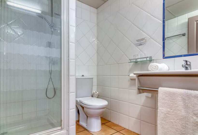 Номер Комфорт, Logis Hôtel Les Ii Mas   Perpignan Sud