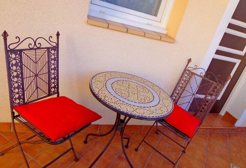 Номер Комфорт, Logis Hôtel Les Ii Mas   Perpignan Sud