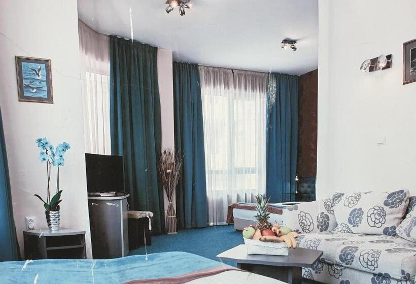 デラックススタジオ, Family Hotel Opera Plaza  Former City Mark
