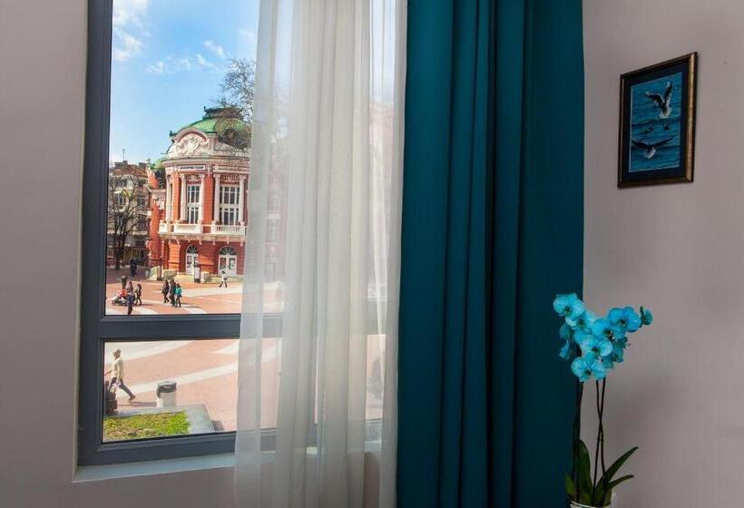 デラックススタジオ, Family Hotel Opera Plaza  Former City Mark