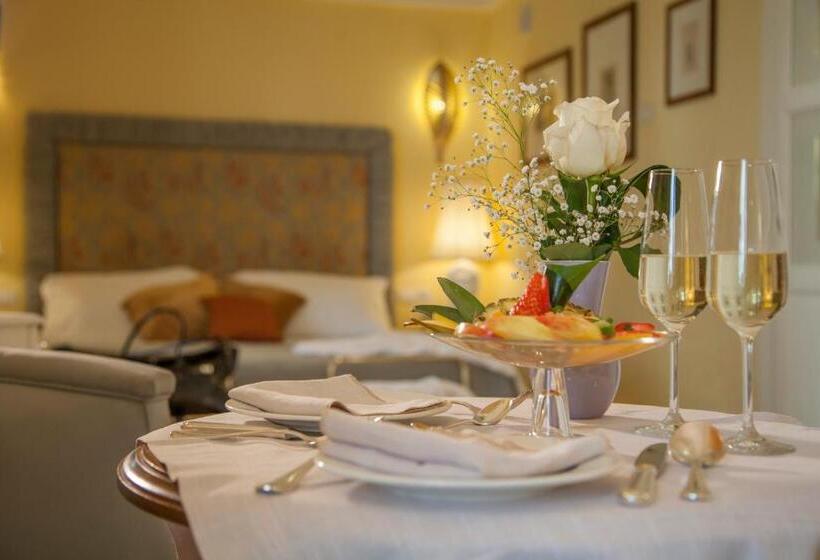 Полулюкс Повышенной Комфортности, Relais Villa San Martino