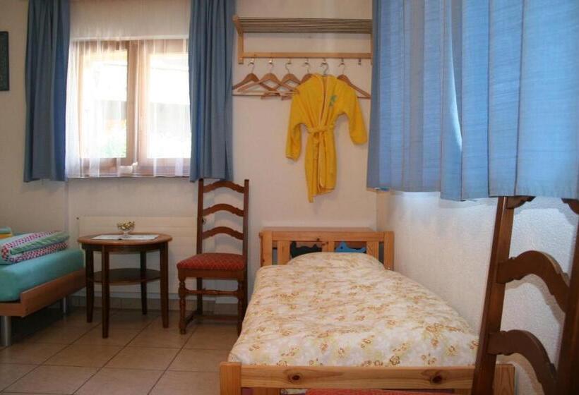 Семейный Номер, B&b Café De La Poste