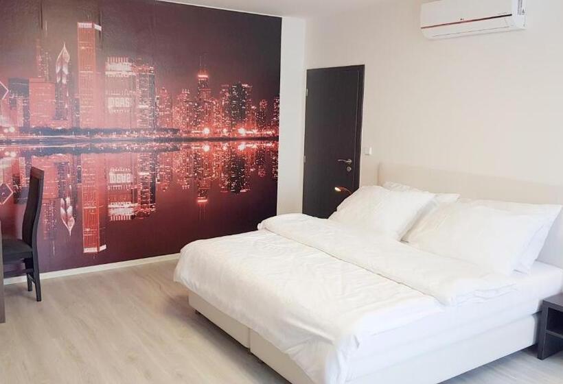 带大床的套房, Restaurace A Hotel Amerika