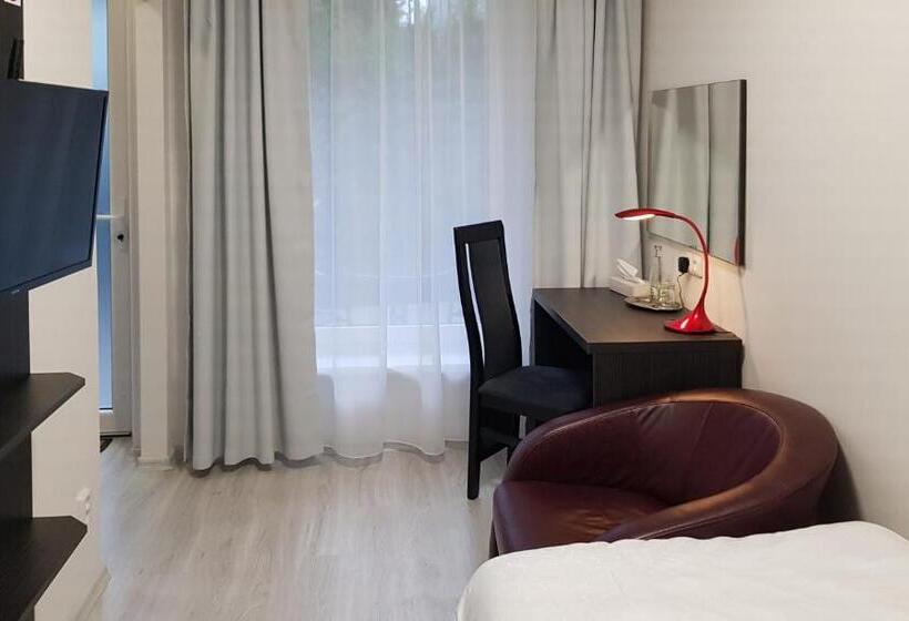 标准单人间, Restaurace A Hotel Amerika
