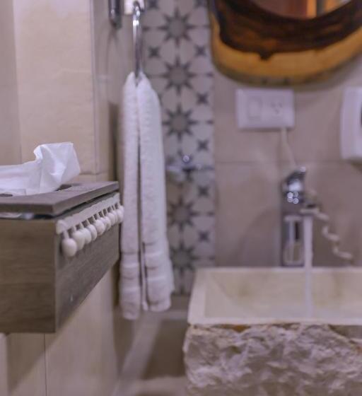 Junior Suite, Hulku