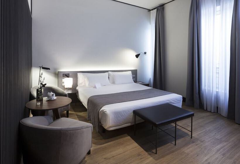 标准三人间, Icon Embassy