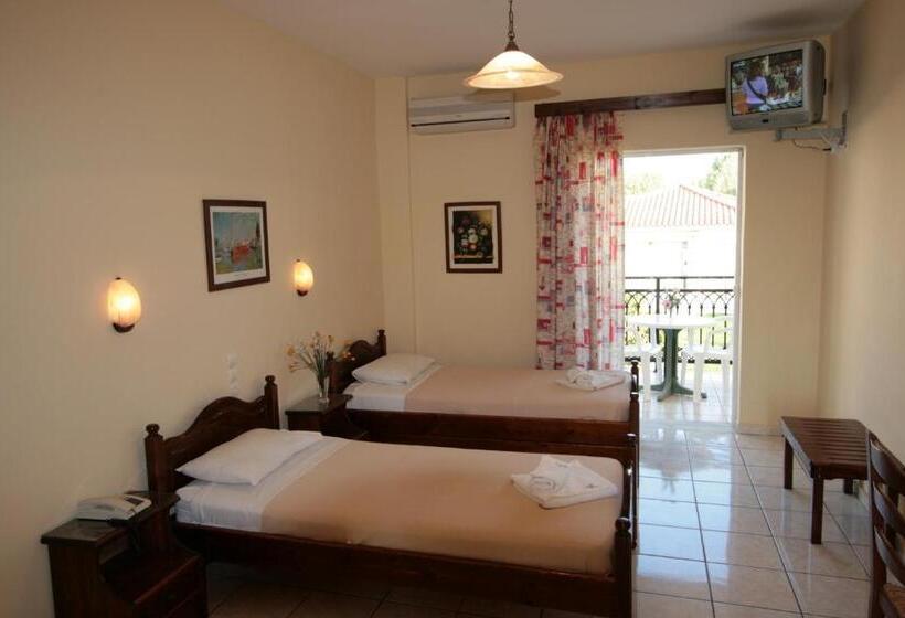 Студия Стандарт, Village Inn Studios & Family Apartments