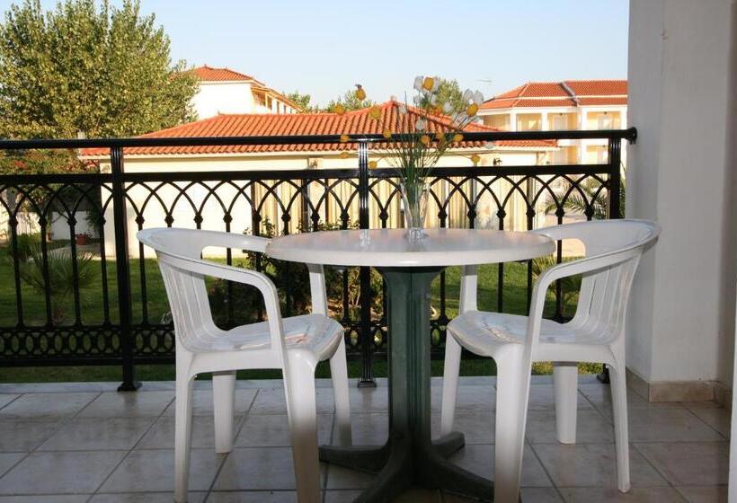 استودیوی استاندارد, Village Inn Studios & Family Apartments
