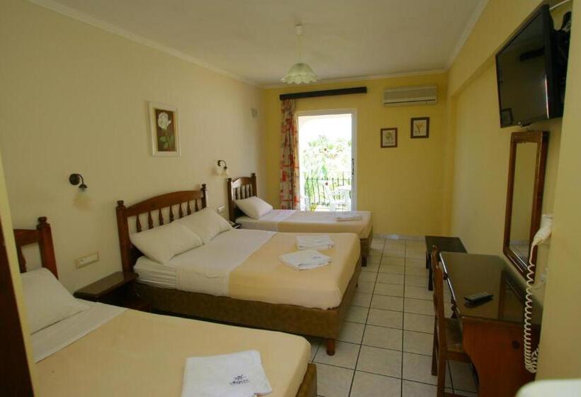 Четырехместный Номер Стандарт, Village Inn Studios & Family Apartments