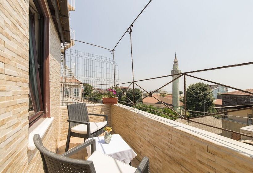 اتاق لوکس با بالکن, Naz Wooden House Inn