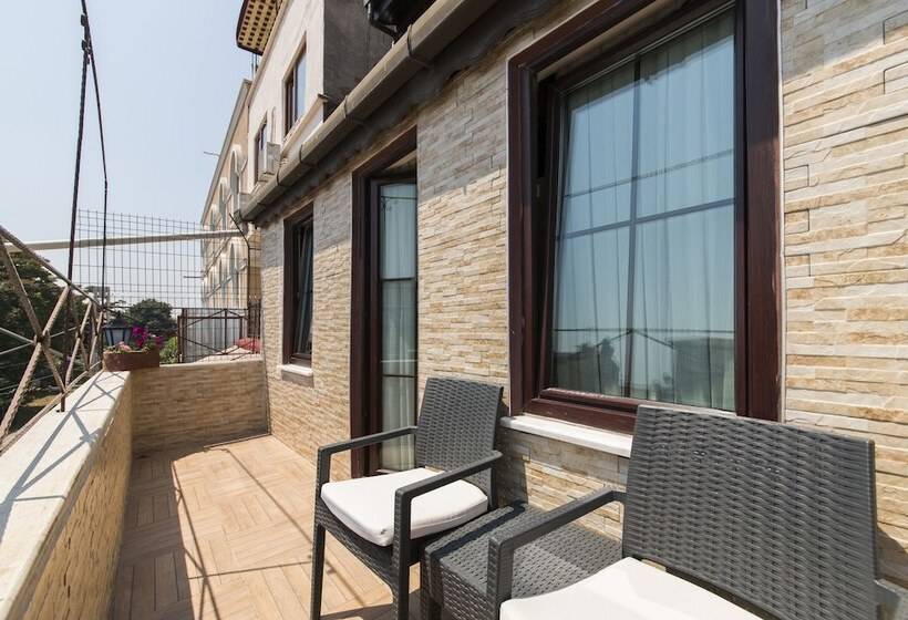 اتاق لوکس با بالکن, Naz Wooden House Inn