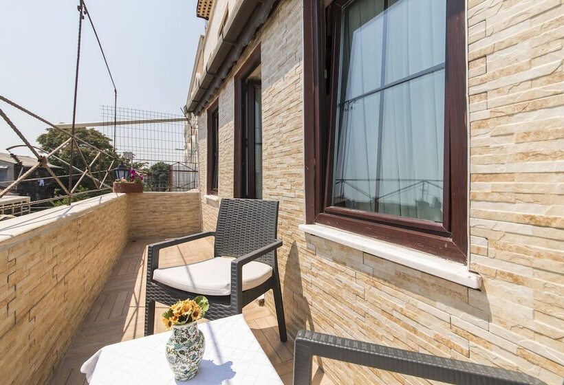 اتاق لوکس با بالکن, Naz Wooden House Inn