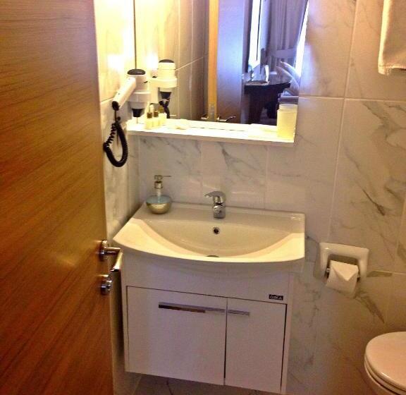 اتاق استاندارد یک نفره, Naz Wooden House Inn