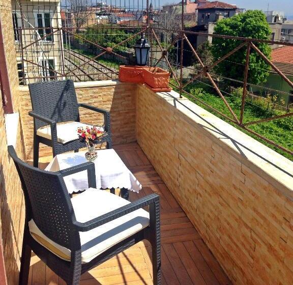 اتاق لوکس با بالکن, Naz Wooden House Inn