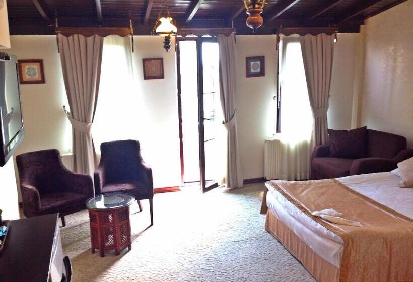 اتاق لوکس با بالکن, Naz Wooden House Inn
