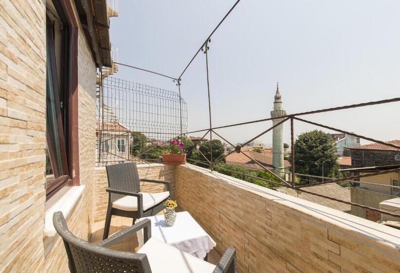 اتاق لوکس با بالکن, Naz Wooden House Inn