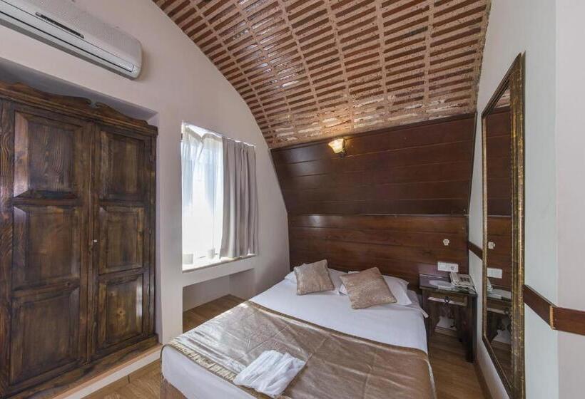 اتاق لوکس, Naz Wooden House Inn