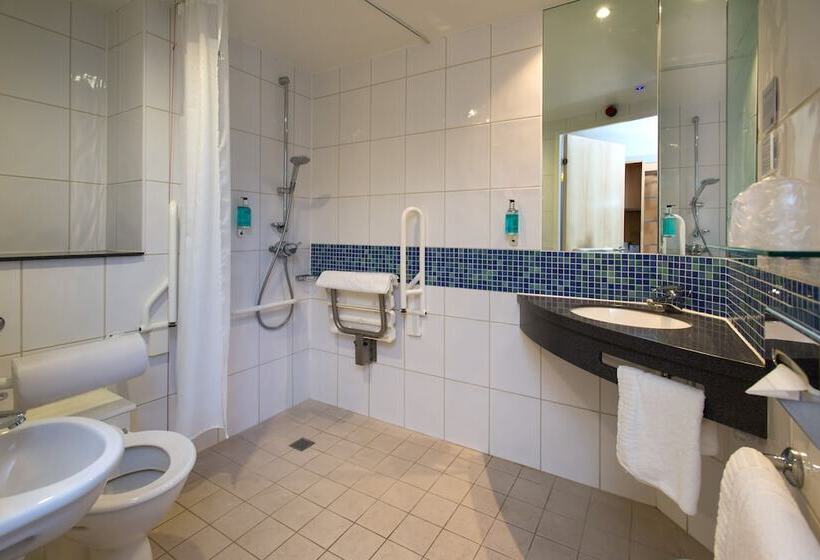 Номер Стандарт Адаптированный для Инвалидов, Holiday Inn Express Stevenage, An Ihg