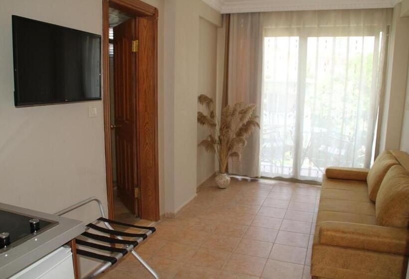 Люкс Вид на Сад, Rosy Suites