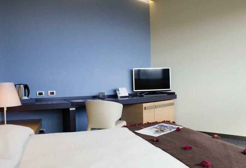 Полулюкс, Unahotels T Hotel Cagliari