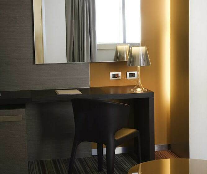 Полулюкс, Unahotels T Hotel Cagliari