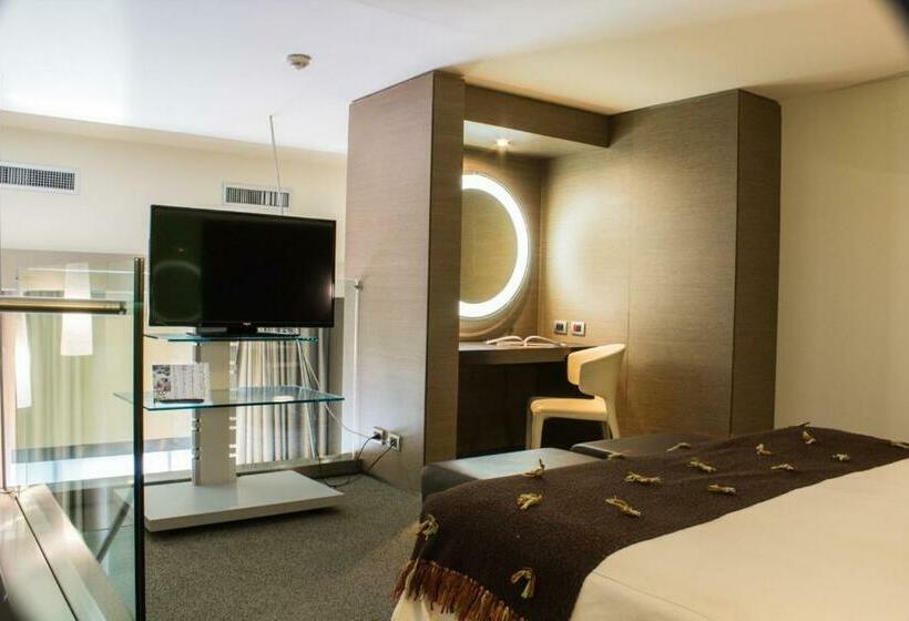 Люкс, Unahotels T Hotel Cagliari
