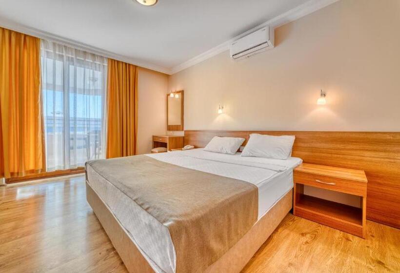 Apartamento 1 Dormitório com Sacada, Yeniacun Apart