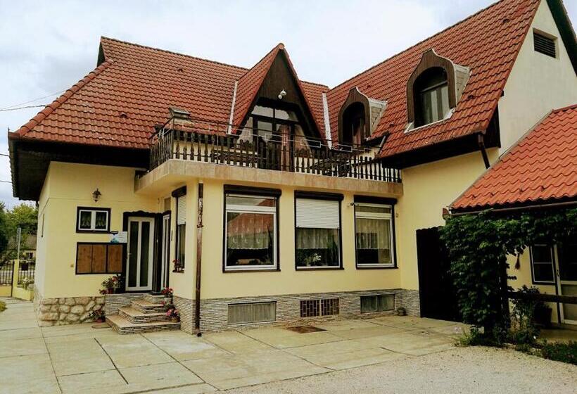 اتاق استاندارد, Révész Vendégház