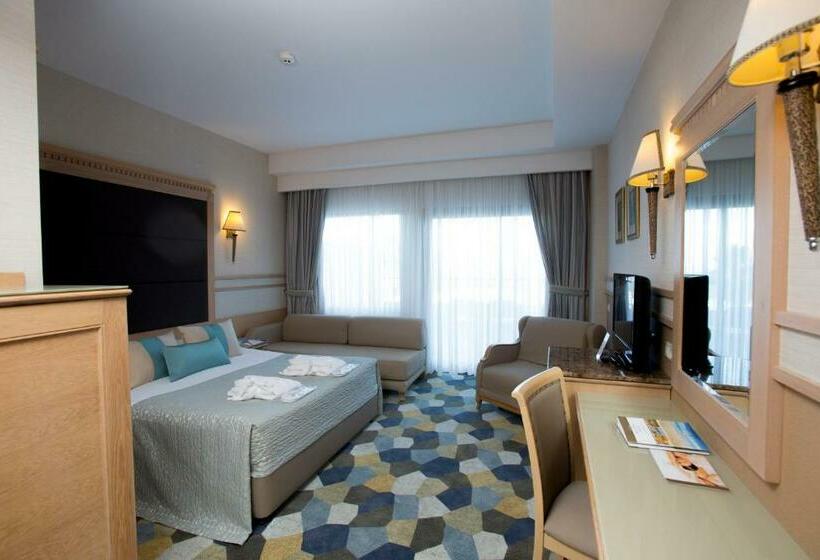 اتاق لوکس خانوادگی, Fame Residence Lara & Spa