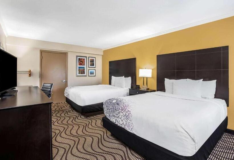 适合残疾人使用的标准间, La Quinta By Wyndham Carlsbad   Legoland Area