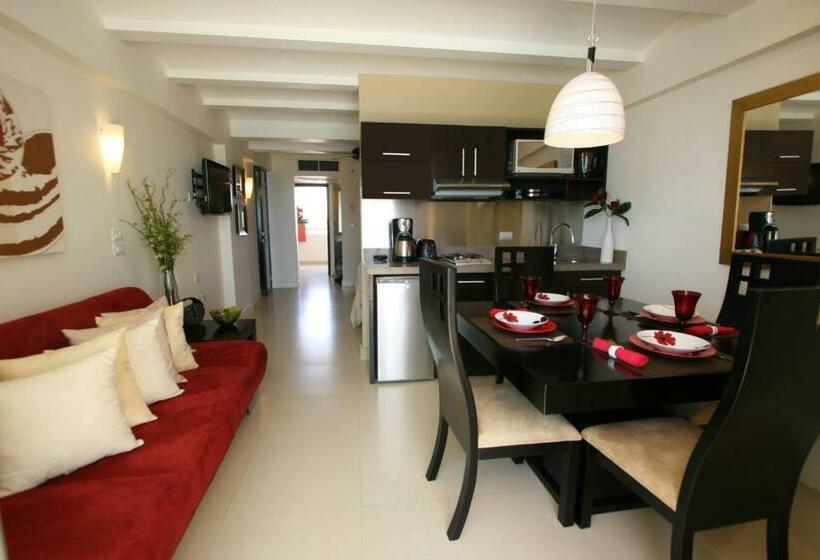 سوییت جونیور با چشم‌انداز دریا, Las Flores Beach Resort