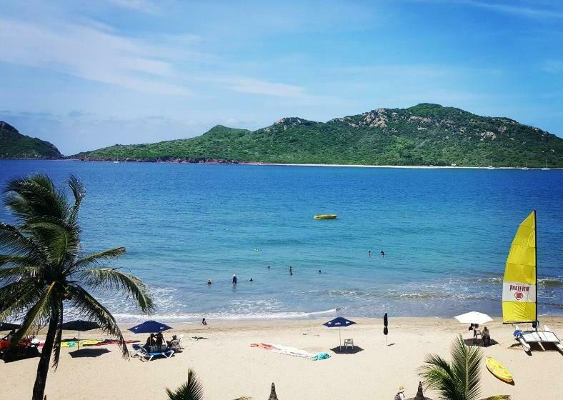 سوییت جونیور با چشم‌انداز دریا, Las Flores Beach Resort