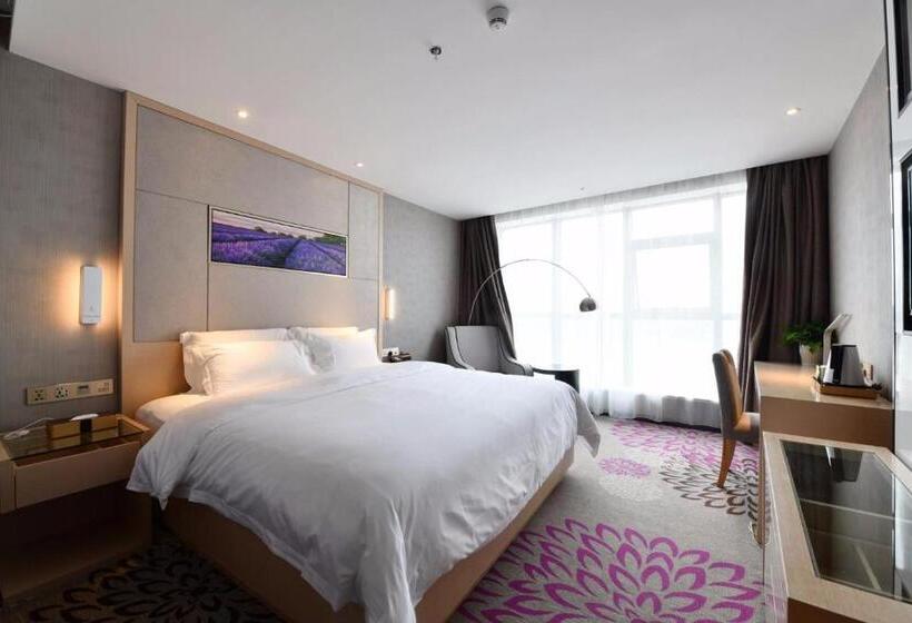 带大床的豪华间, Lavande Hotel Huizhou High Speed Railway South Station Wanlian Square