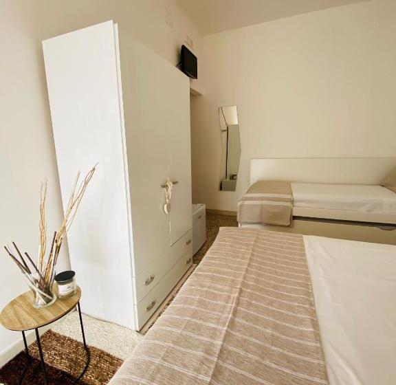 Трехместный Номер Стандарт с Балконом, B&b Kamaraton