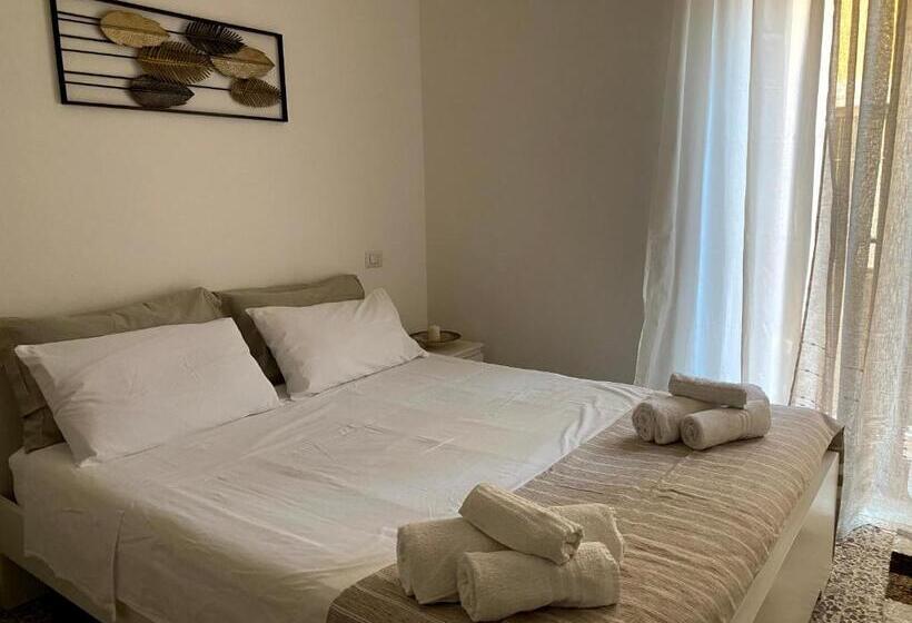 Трехместный Номер Стандарт с Балконом, B&b Kamaraton