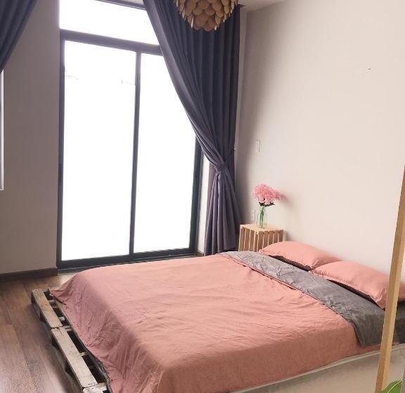اتاق استاندارد با بالکن, 1993’s House