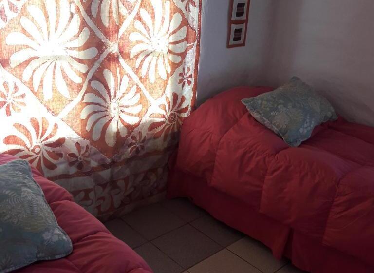 基本三人间, Casa Buenavista