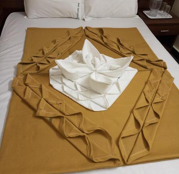 اتاق اکونومی, Sahara Inn
