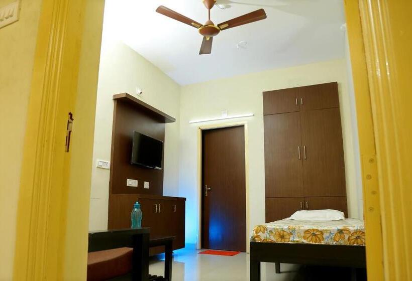 Номер Стандарт, Lakeview Residency, Sricity Tada