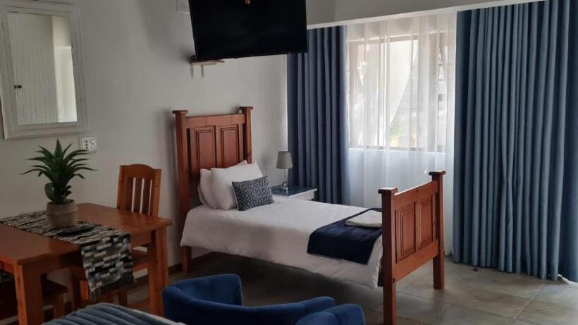 اتاق لوکس با چشم‌انداز باغ, Forget Me Not Selfcatering Apartments