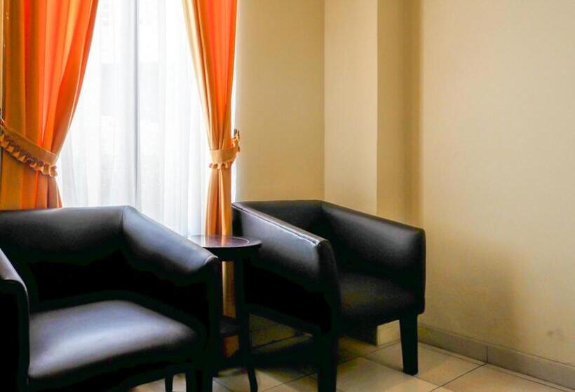 Номер Deluxe, Reddoorz At Jalan Sriwijaya Semarang