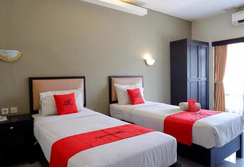 Номер Deluxe, Reddoorz At Jalan Sriwijaya Semarang
