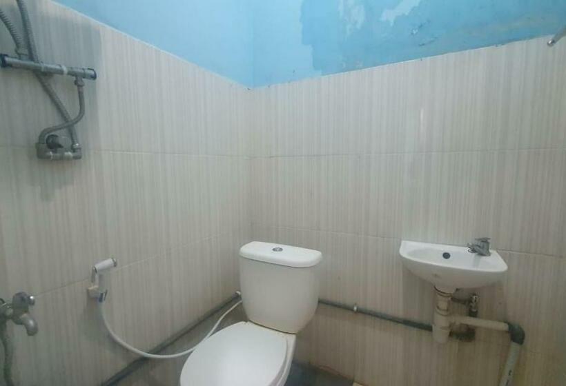 اتاق استاندارد, Reddoorz Syariah At Demasto Homestay Jember