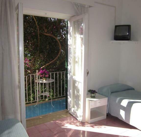 اتاق استاندارد سه نفره, Villa Degli Aranci