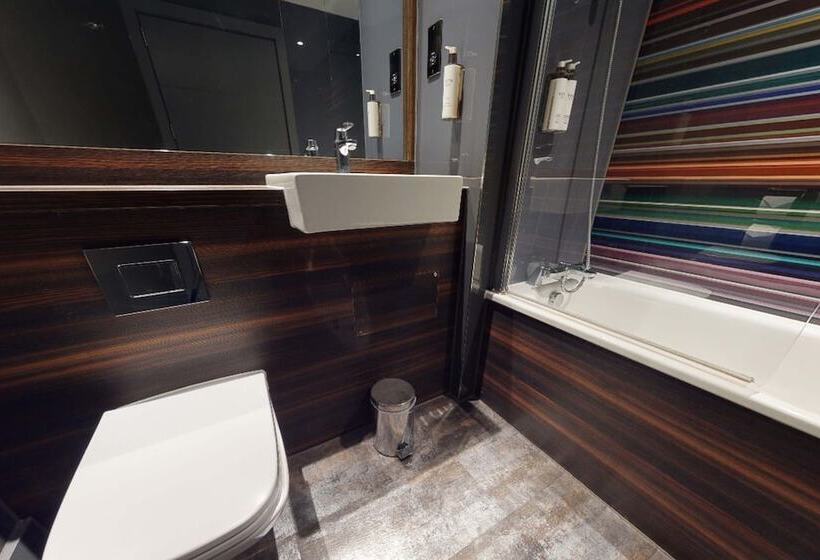 اتاق استاندارد, Village Hotel Bournemouth