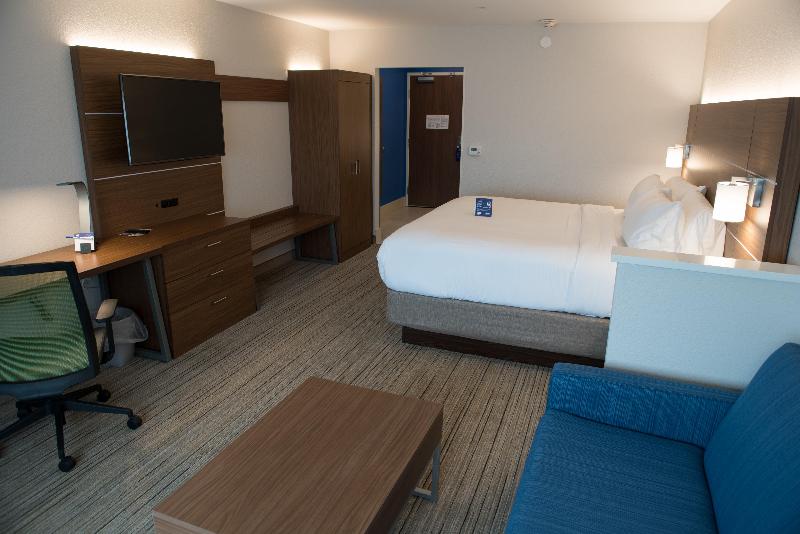 Люкс Кровать Кинг, Holiday Inn Express & Suites Dayton North   Vandalia, An Ihg
