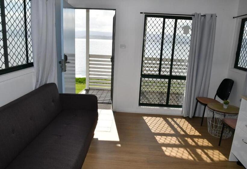 Хижина, Lakeside Inn Wollongong