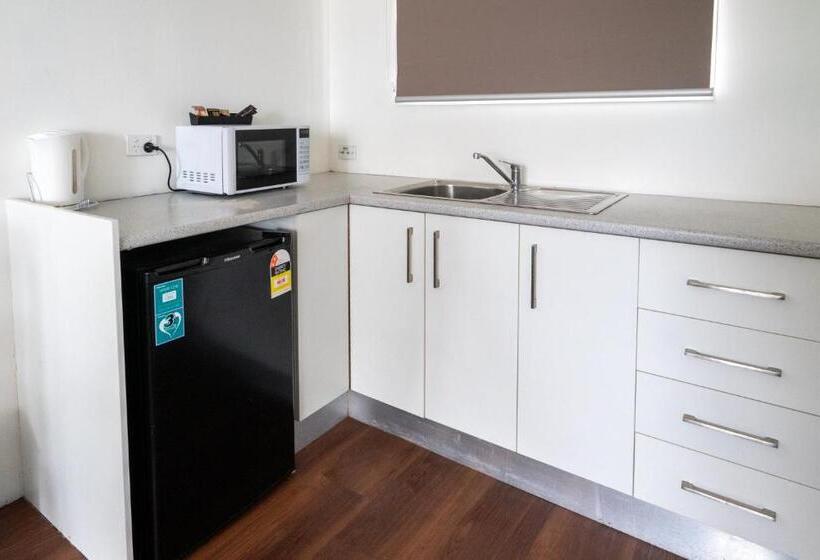 Номер Стандарт Трехместный, Lakeside Inn Wollongong