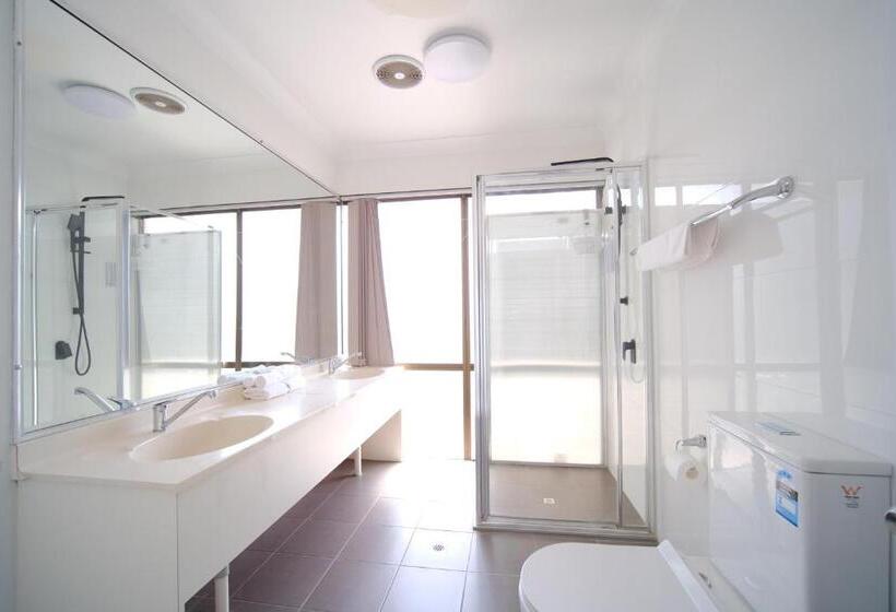 Апартаменты 2 Спальни, Lakeside Inn Wollongong