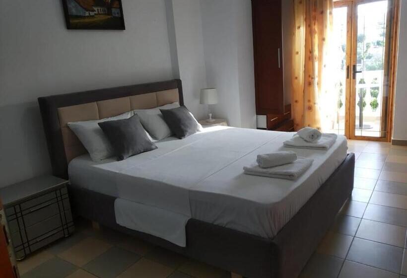 استودیو استاندارد با تراس, Tre Isole Ksamil